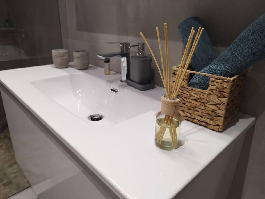 Floral Home 1 - Ground Floor Apt With Courtyard And Private Parking! Aten Exteriör bild
