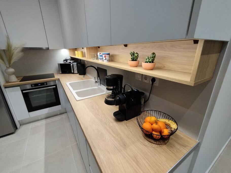 Floral Home 1 - Ground Floor Apt With Courtyard And Private Parking! Aten Exteriör bild