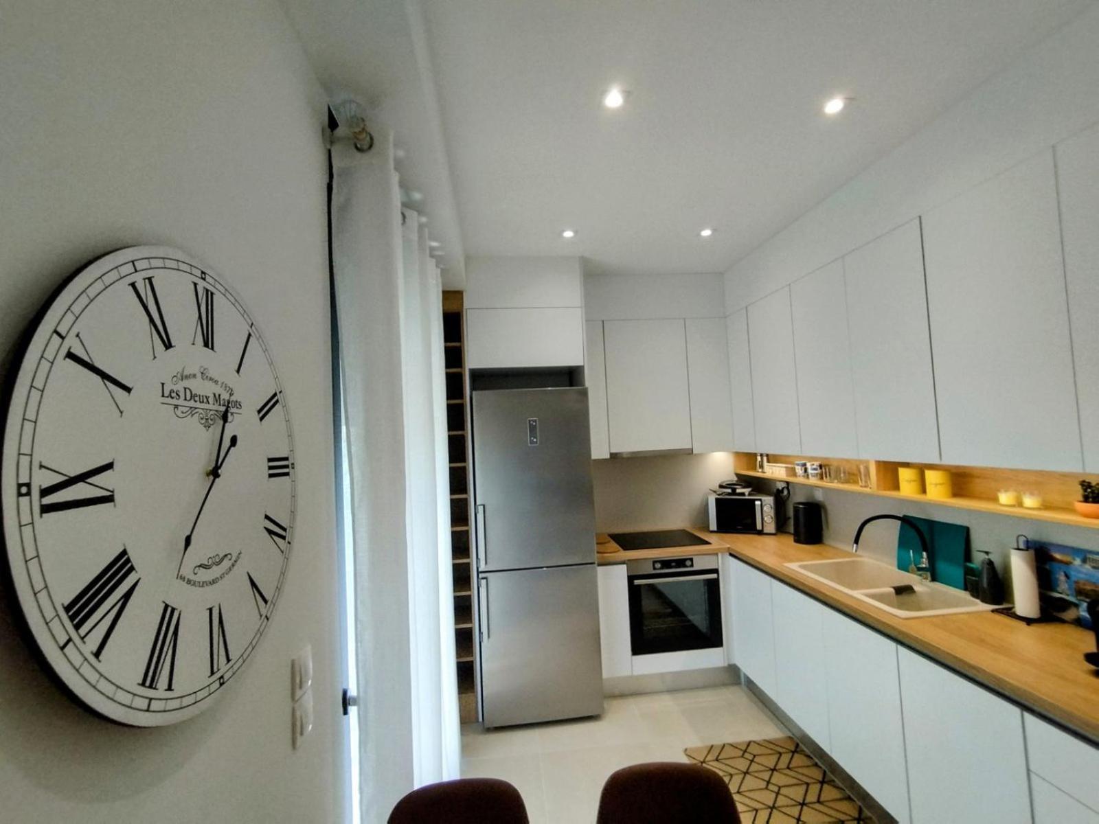 Floral Home 1 - Ground Floor Apt With Courtyard And Private Parking! Aten Exteriör bild