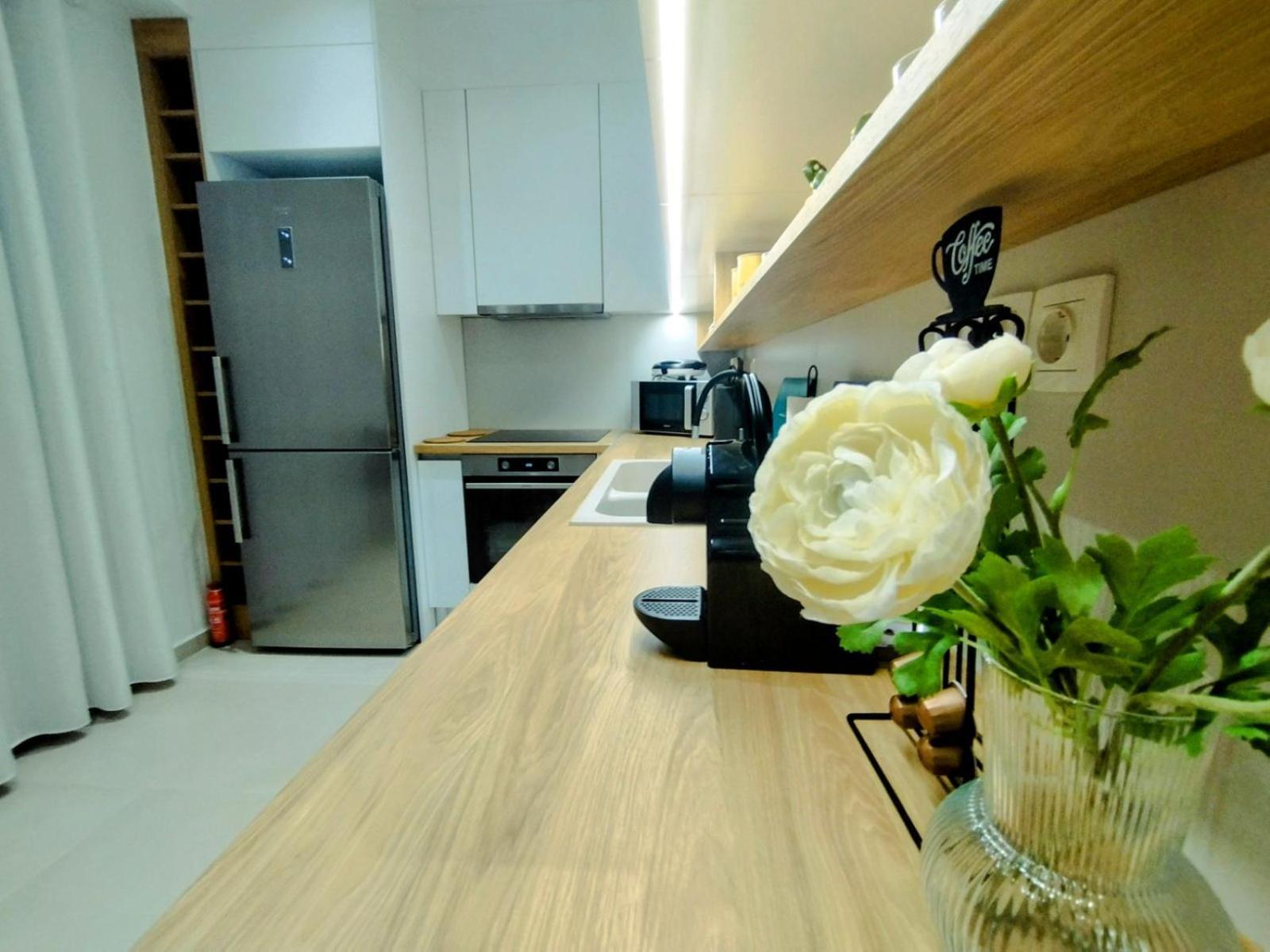 Floral Home 1 - Ground Floor Apt With Courtyard And Private Parking! Aten Exteriör bild