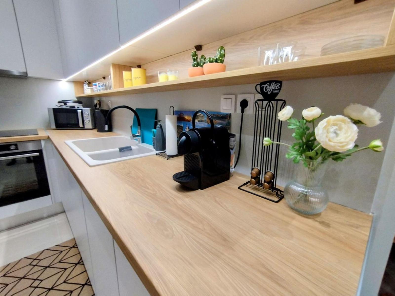 Floral Home 1 - Ground Floor Apt With Courtyard And Private Parking! Aten Exteriör bild
