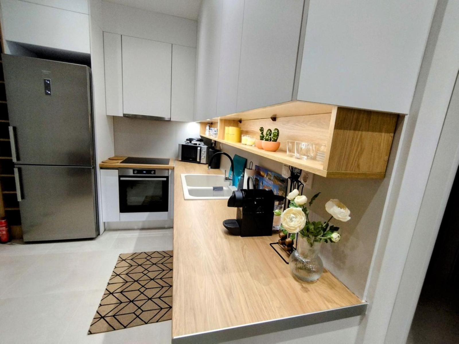 Floral Home 1 - Ground Floor Apt With Courtyard And Private Parking! Aten Exteriör bild